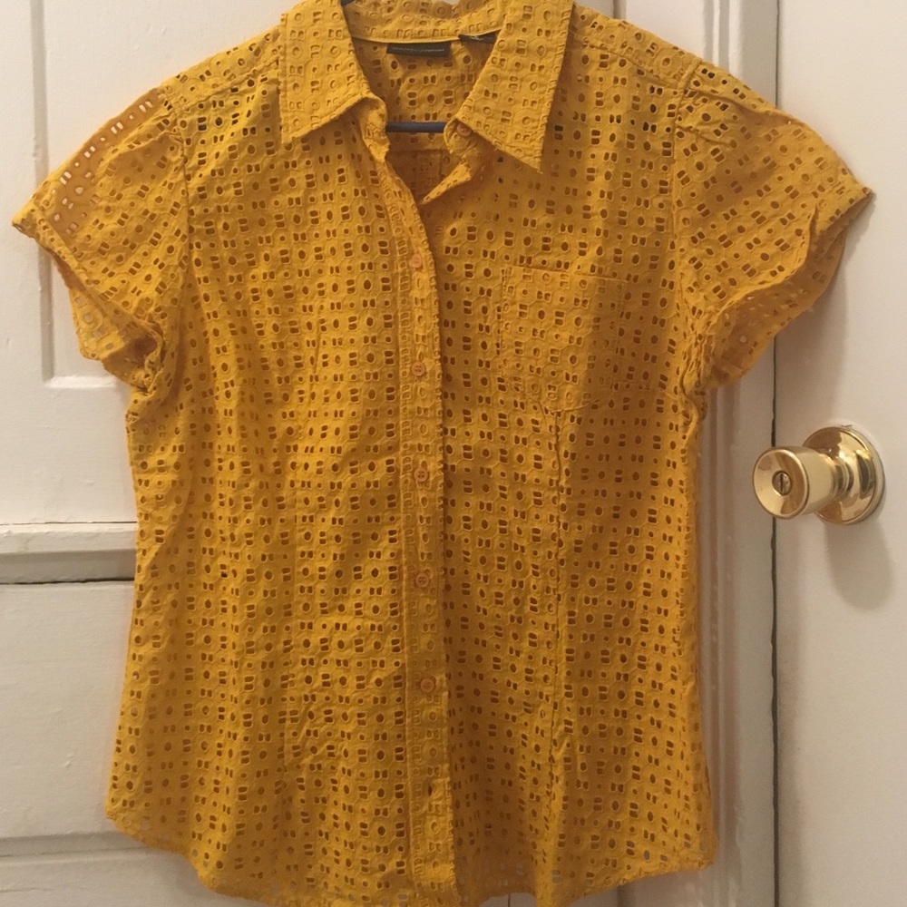 🌲Yellow lace top, size Large New York and Company